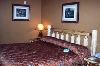 Pine Peaks Lodge & Suites Cross Lake Phòng bức ảnh